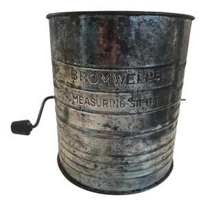 Vtg Bromwell’s Measuring-Sifter Embossed Metal 5 Cup Flour Sifter Rusty Crusty